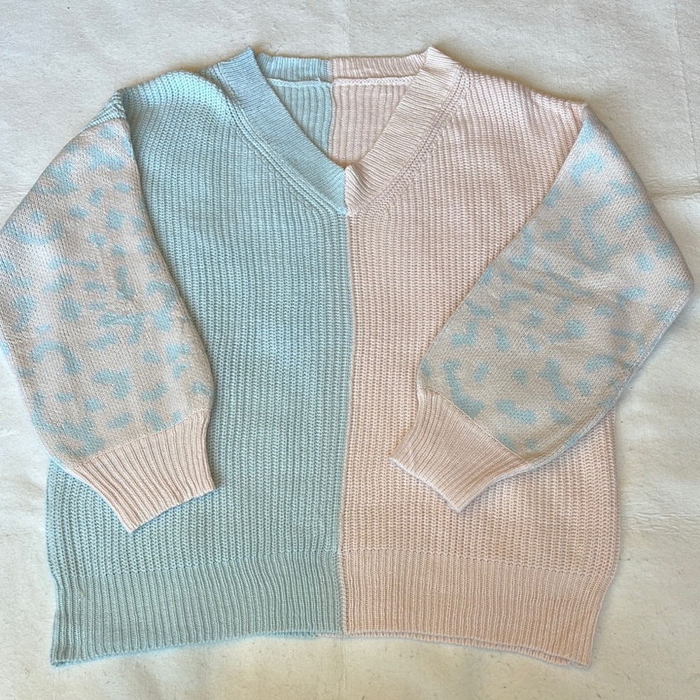 New Colorblock Baby Blue & Pink Sweater with Animal Print Sleeves Oversized S